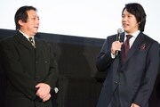 左から伊藤克信、松山ケンイチ。