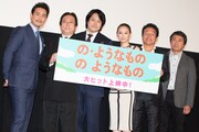 「の・ようなもの のようなもの」公開初日舞台挨拶の様子。左から野村宏伸、伊藤克信、松山ケンイチ、北川景子、尾藤イサオ、杉山泰一。