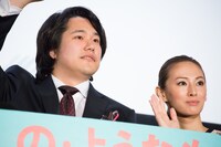 左から松山ケンイチ、北川景子。