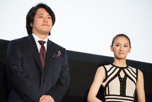 左から松山ケンイチ、北川景子。