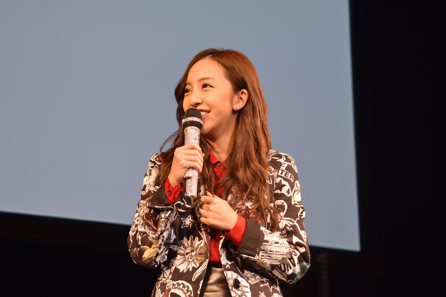 「ゲストが来ている」と聞き、即座に「お化けじゃないですよね!?」と反応する板野友美。