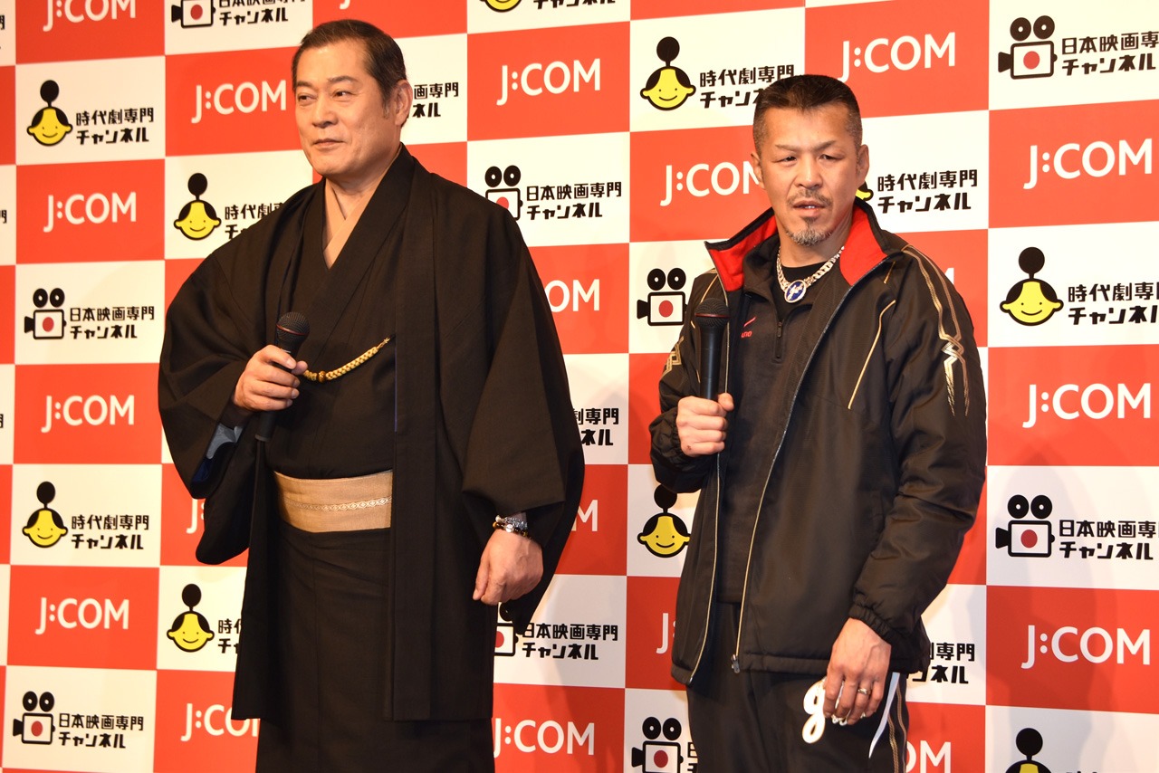 左から松平健、辰吉丈一郎。