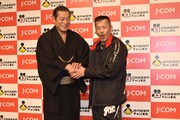 左から松平健、辰吉丈一郎。