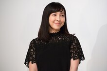 2016年1月19日に行われた「俳優 亀岡拓次」完成披露試写会での麻生久美子。