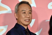 平田家長男・幸之助役の西村雅彦。