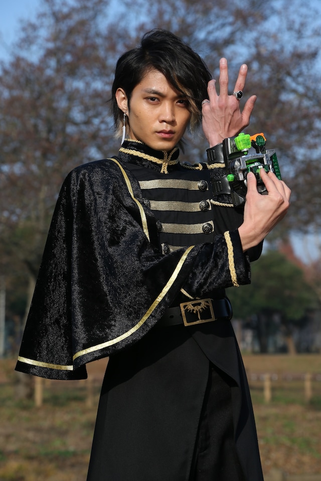 磯村勇斗演じるアラン。(c)2015 石森プロ・テレビ朝日・ADK・東映