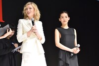 左からケイト・ブランシェット、綾瀬はるか。