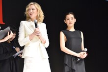 左からケイト・ブランシェット、綾瀬はるか。