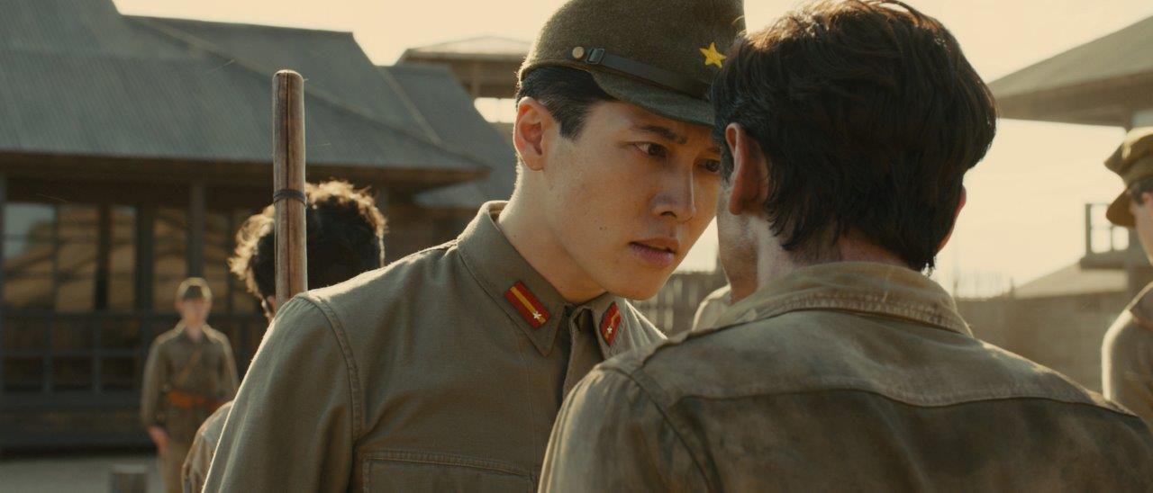 「不屈の男 アンブロークン」のワンシーン。  (c)2014 UNIVERSAL STUDIOS