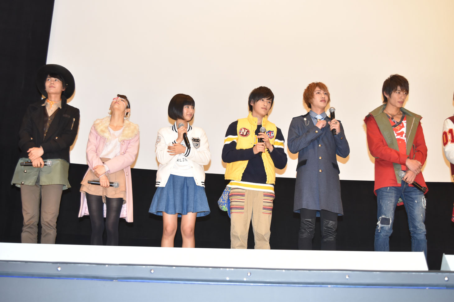 ニンニンジャーキャストの6人。