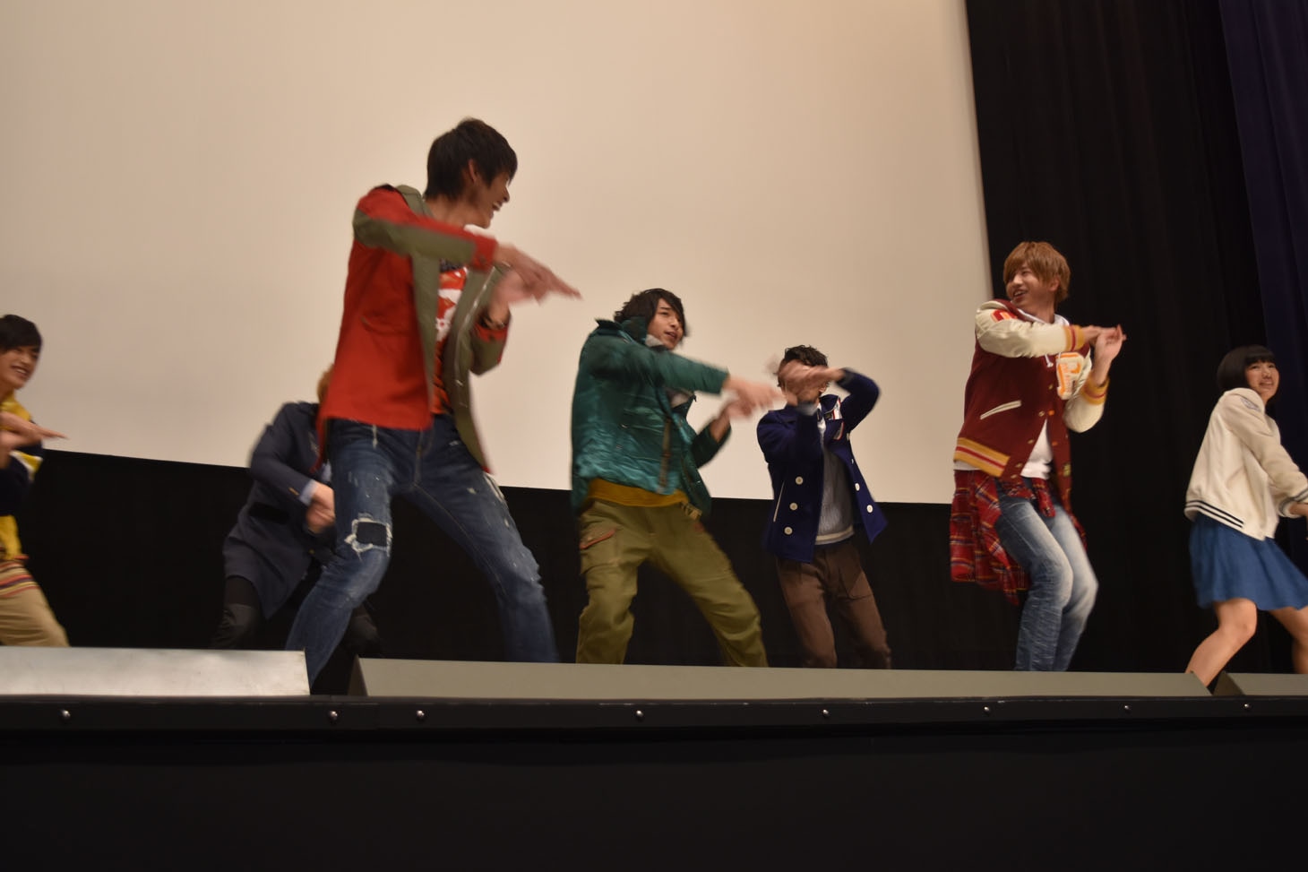 エンディングダンス披露の様子。横浜流星は突如中央へ。