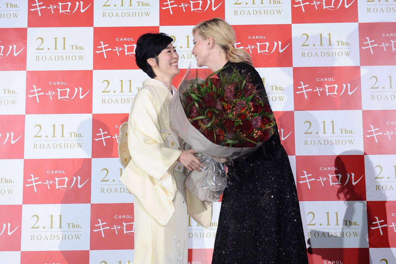 「キャロル」ジャパンプレミアの様子。左から寺島しのぶ、ケイト・ブランシェット。