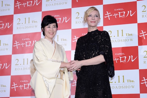 「キャロル」ジャパンプレミアの様子。左から寺島しのぶ、ケイト・ブランシェット。