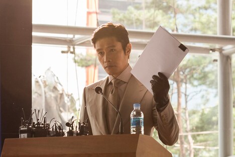 「インサイダーズ／内部者たち」