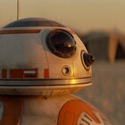 「スター・ウォーズ/フォースの覚醒」本編映像公開、BB-8がレイにおねだり