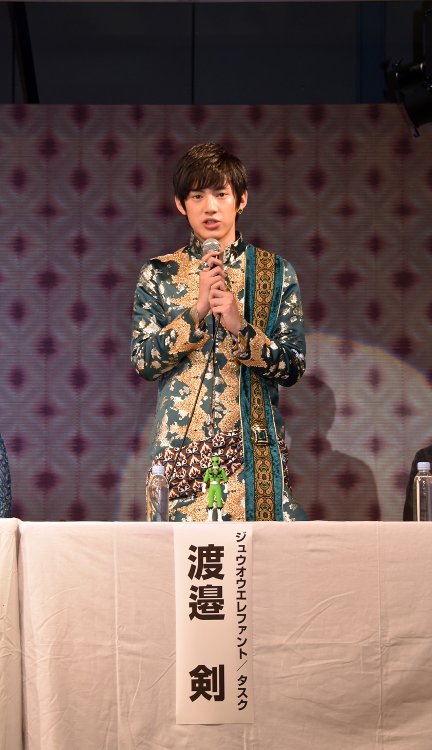 ジュウオウエレファント・タスク役の渡邉剣。