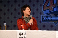 寺島進のツッコミにタジタジの中尾暢樹。