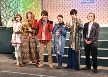 ガオッ！とポーズを取るジュウオウジャーのメンバー。左から、立石晴香、南羽翔平、中尾暢樹、柳美稀、渡邉剣、寺島進。