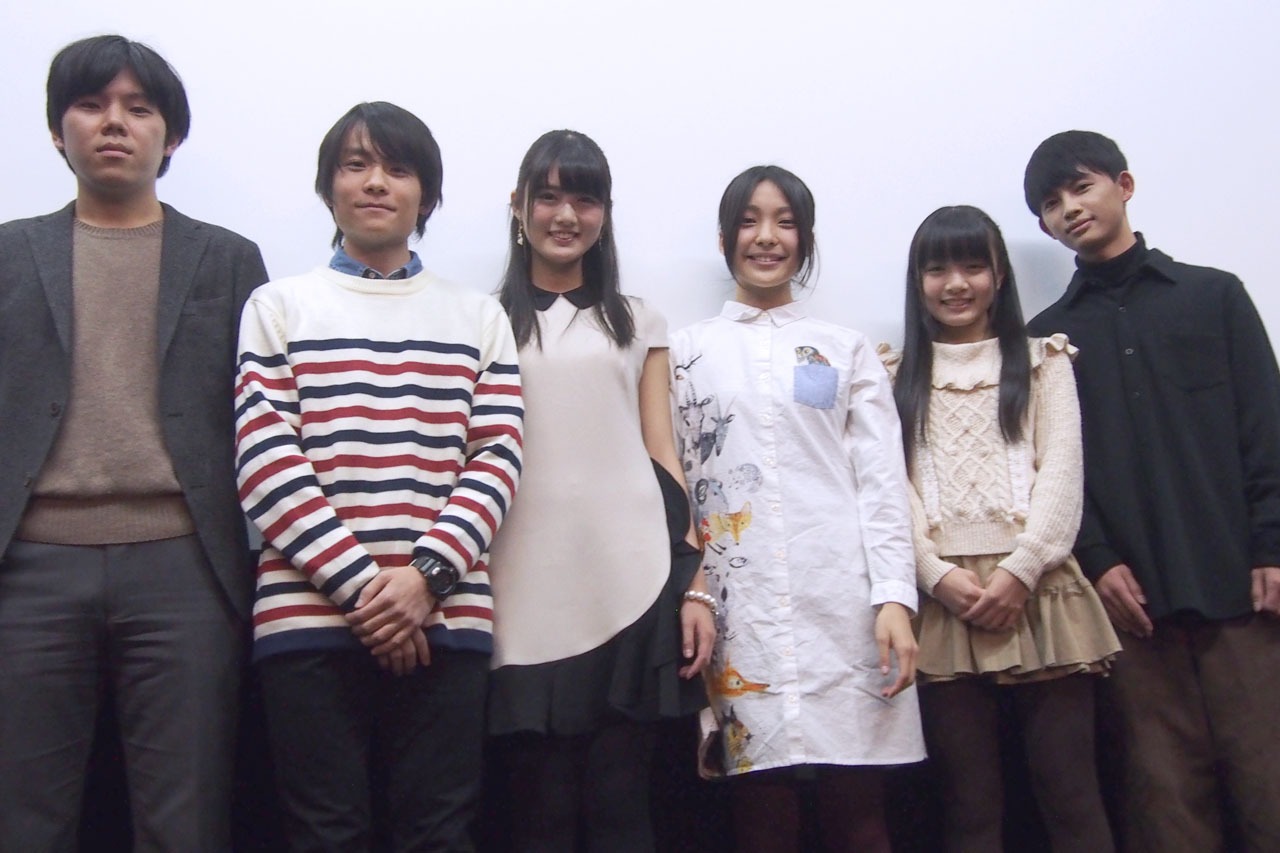 「バレンタインナイトメア」初日舞台挨拶の様子。