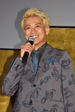 主人公・サブロー役の小栗旬。