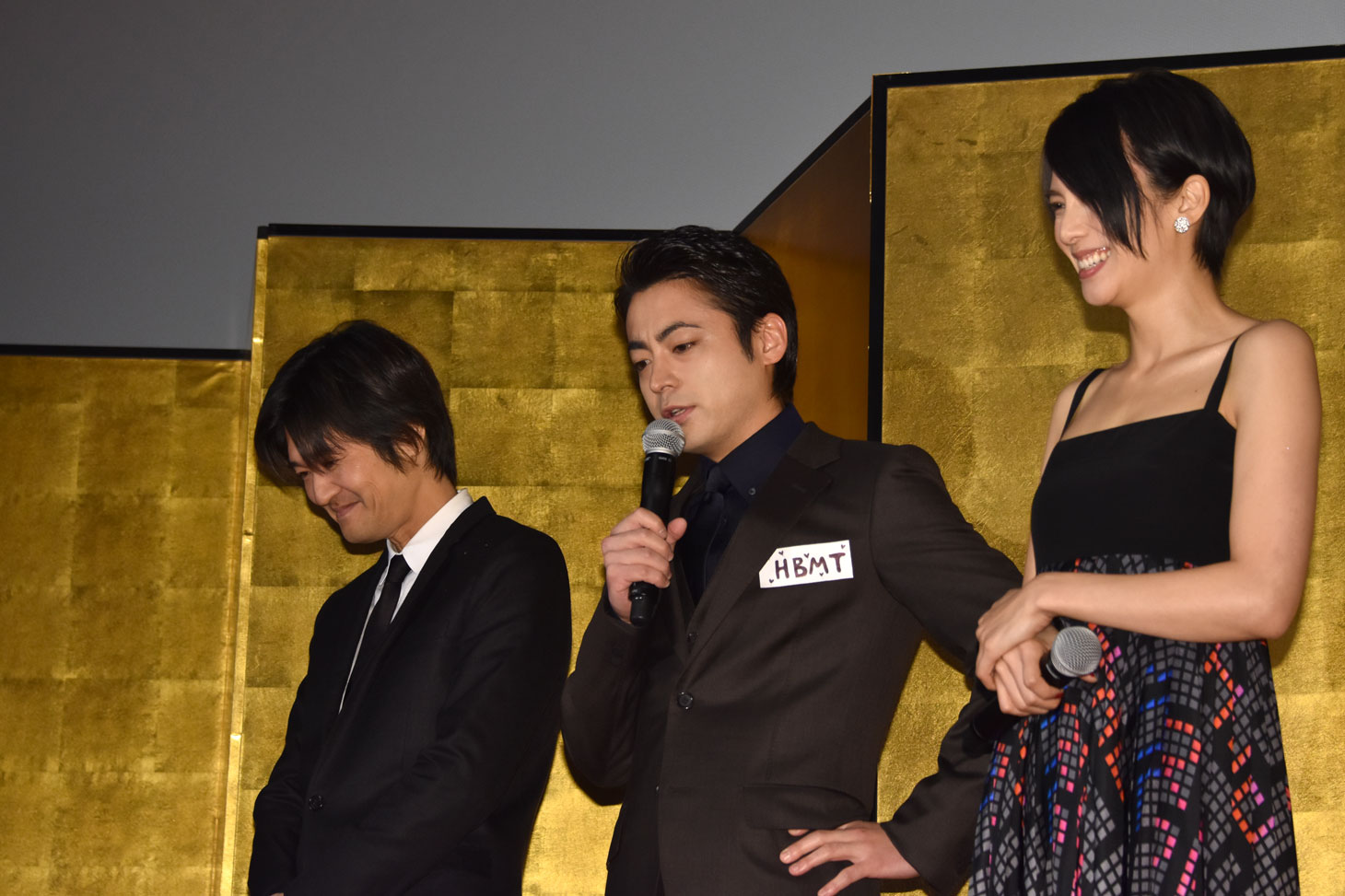 「めざましジャンケン」に出演した際の発言に思い悩む山田孝之（中央）。