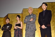 左から山田孝之、柴咲コウ、小栗旬、向井理。