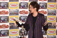 感情が入り手が動いてしまうDAIGO。