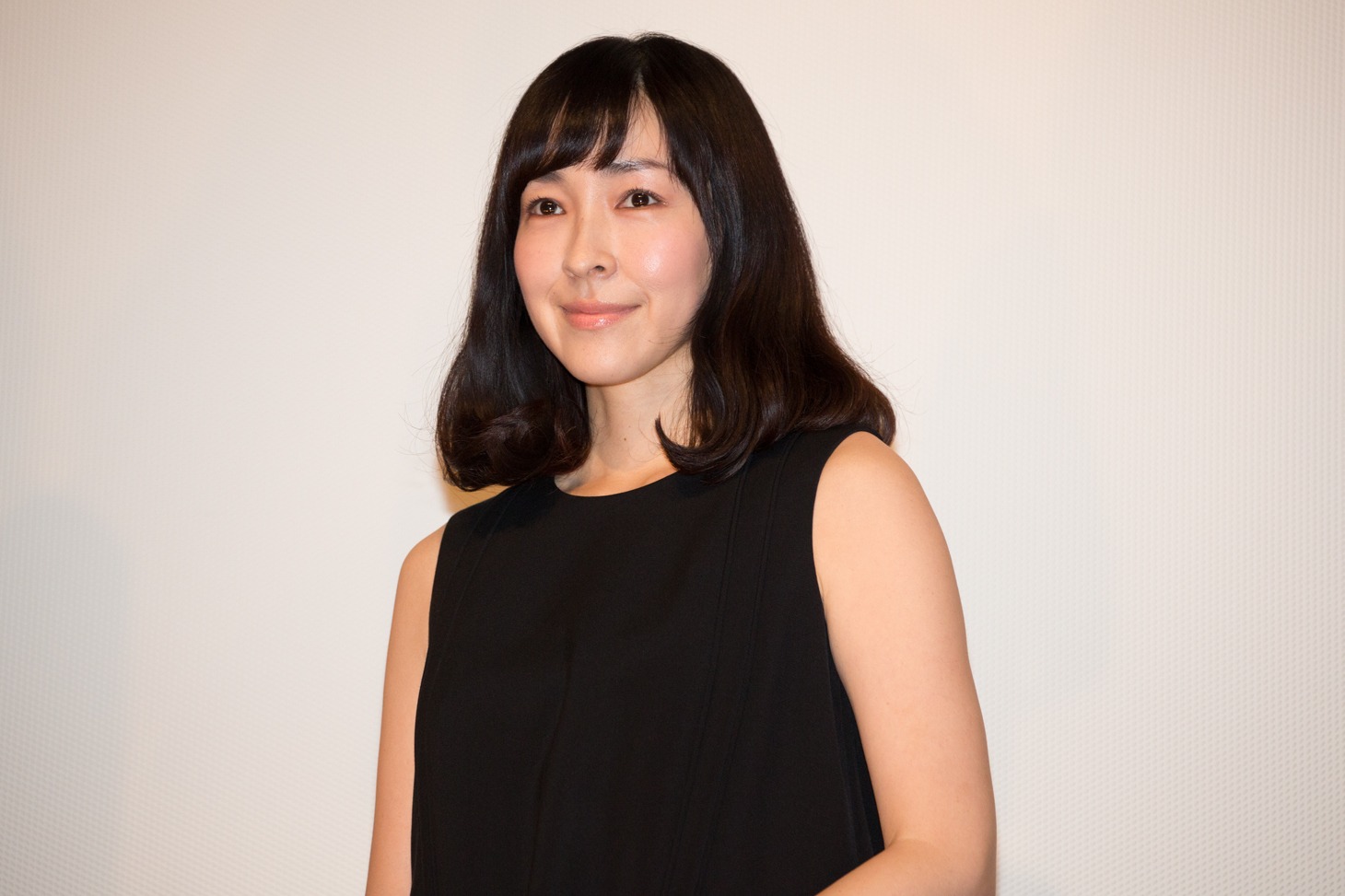 2016年1月30日、「俳優 亀岡拓次」の初日舞台挨拶での麻生久美子。