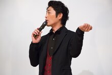 「オカマ役がなかなか抜けない」と語る安田顕。
