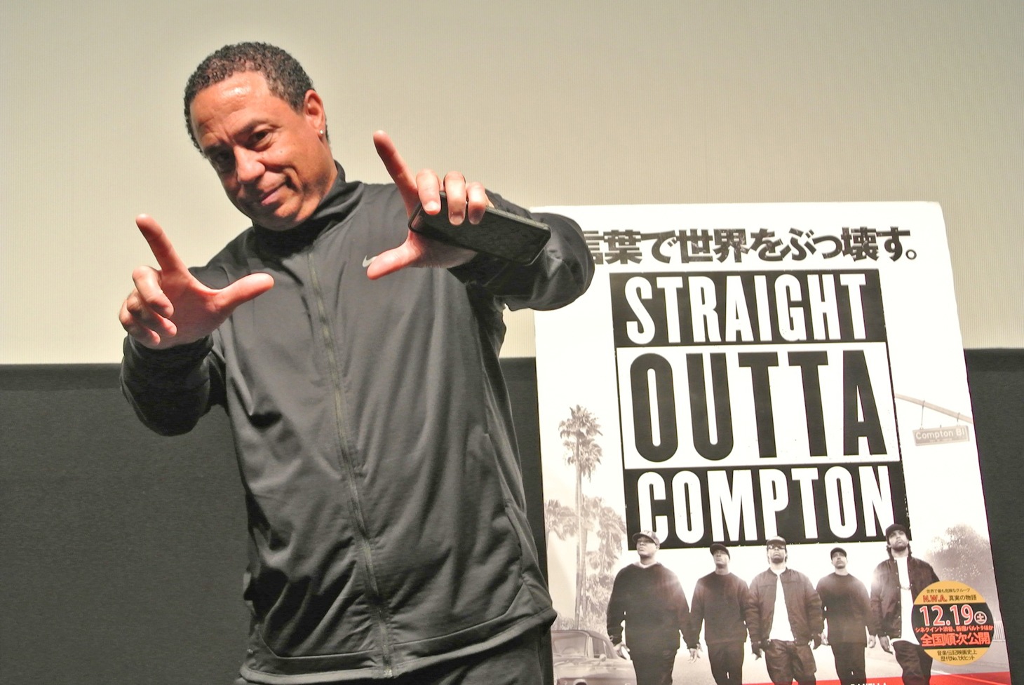 「ストレイト・アウタ・コンプトン」舞台挨拶に登壇したDJイェラ。