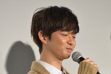 照れながら白河のセリフを披露する千葉雄大。