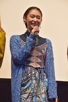 「久々の青のヒロインなので、『青のヒロインと言えば私』というふうになれるようにがんばりたい」と話した柳美稀。