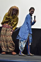 左から南羽翔平、柳美稀。