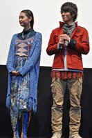 左から柳美稀、中尾暢樹。