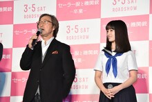 左から武田鉄矢、橋本環奈。