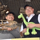 ピクサー新作「アーロと少年」の監督来日、アパトサウルスの骨格標本に大感激