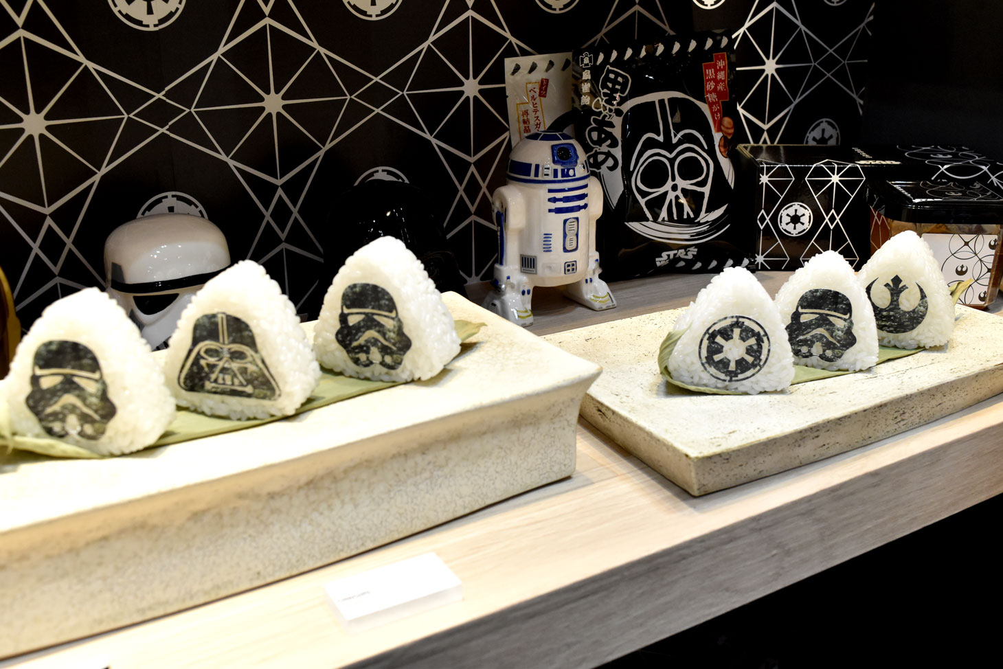 「スター・ウォーズ」ブースに展示されたおにぎり。