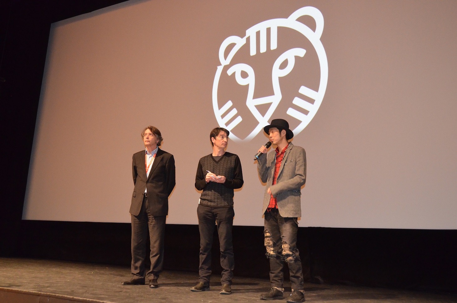 第45回ロッテルダム国際映画祭に参加した宮藤官九郎（右）。