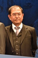 監督の平山秀幸。