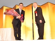 連続テレビ小説「マッサン」プロデューサーの櫻井賢（左）と脚本家の羽原大介（右）。