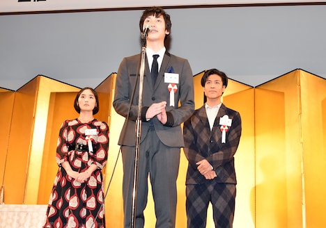 百瀬朔（中央）