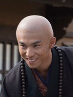 森極蔵役の中尾明慶。