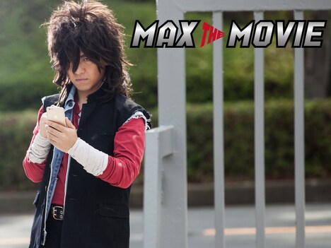 「MAX THE MOVIE」より村井トモタケ役のマックスむらい。(c)AppBank株式会社・スタジオむらい株式会社
