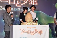 「アーロと少年」来日記者会見の様子。