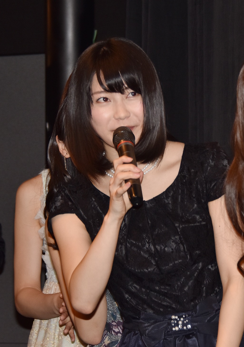 横山由依