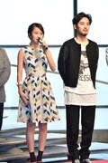 夫婦を演じた前田敦子（左）と松田龍平（右）。