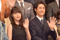 左から有村架純、大泉洋。