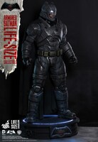 【ライフサイズ・マスターピース】「バットマン vs スーパーマン ジャスティスの誕生」1/1スケールレプリカ アーマード・バットマン