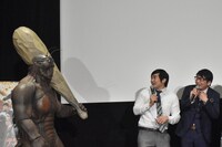 テラフォーマーの着ぐるみの登場に驚くハマカーン。