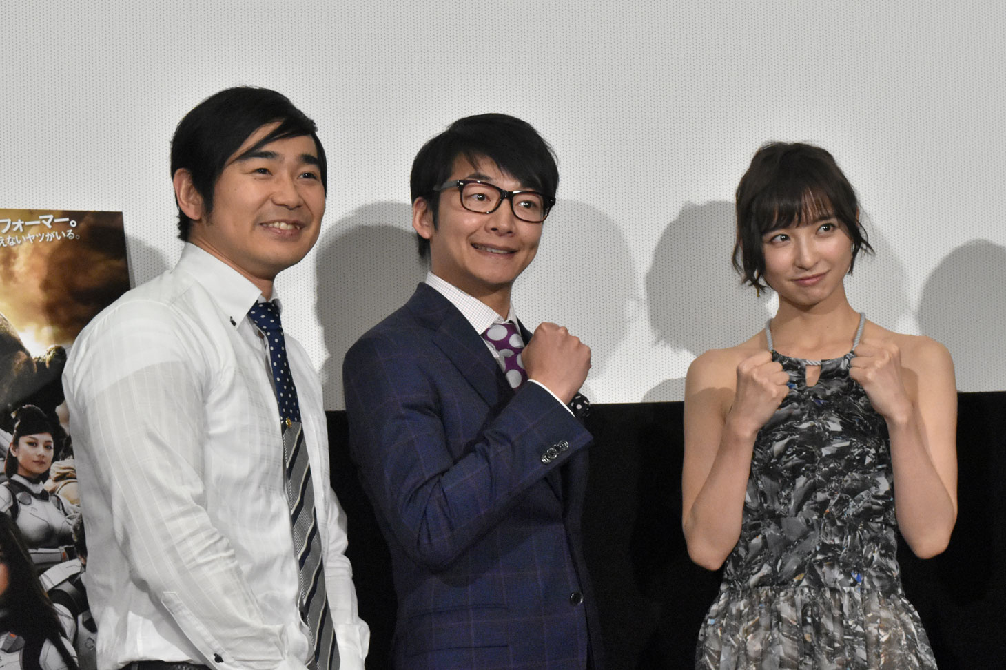 左からハマカーン、篠田麻里子。